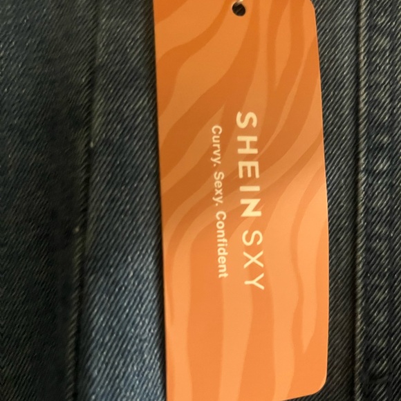 Wide bottom ladies jeans with zip back. Comfy and cute. - Picture 5 of 7